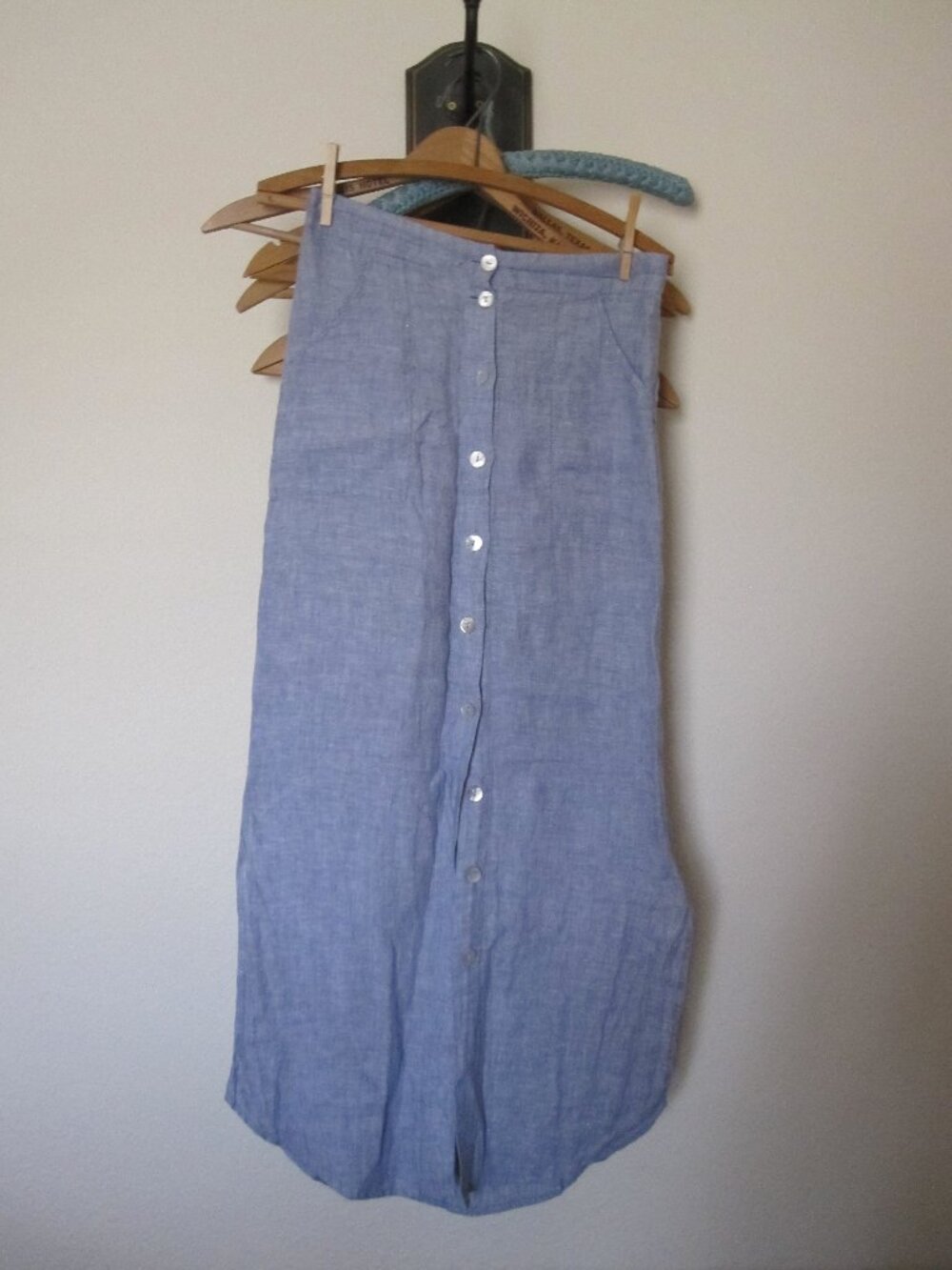 Tahari Womens blue 100% linen button front maxi skirt mother of pearl buttons S